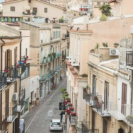 Victoria Small Agrigento