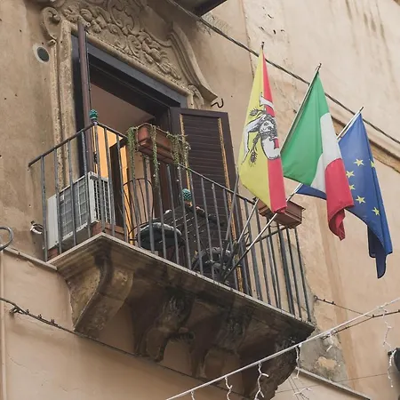 Victoria Small Agrigento